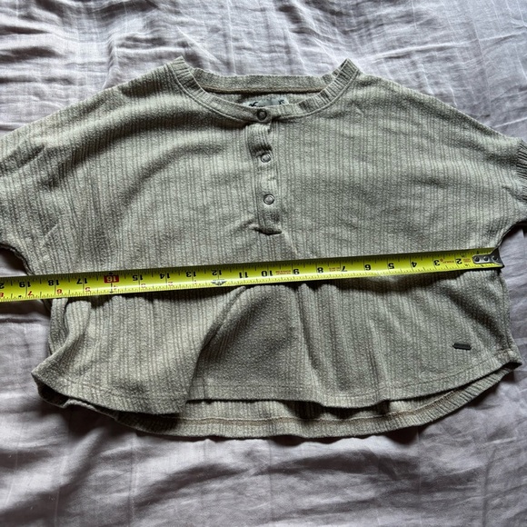 Beige Ribbed Button-Up Crop Top - Picture 5 of 6